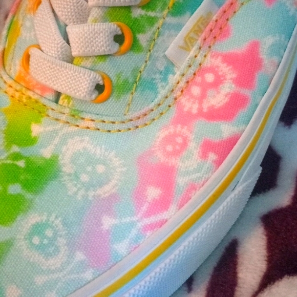 Vans - Picture 2 of 4